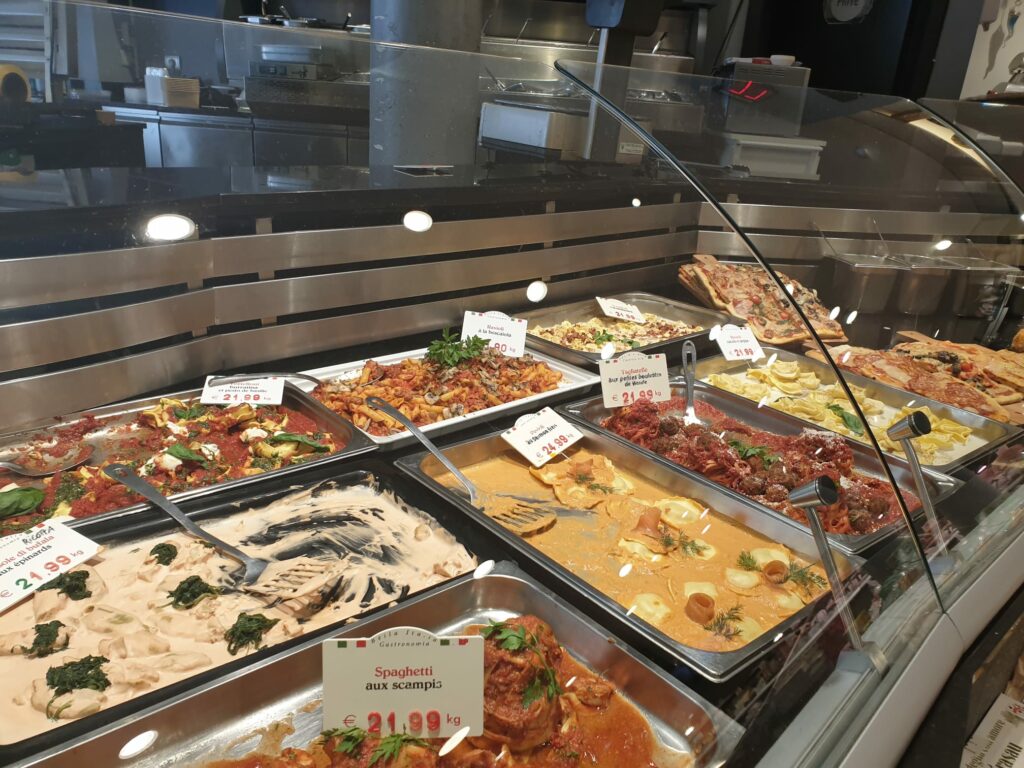 Comptoir Traiteur italien - Spaghetti aux scampis et plats à emporter